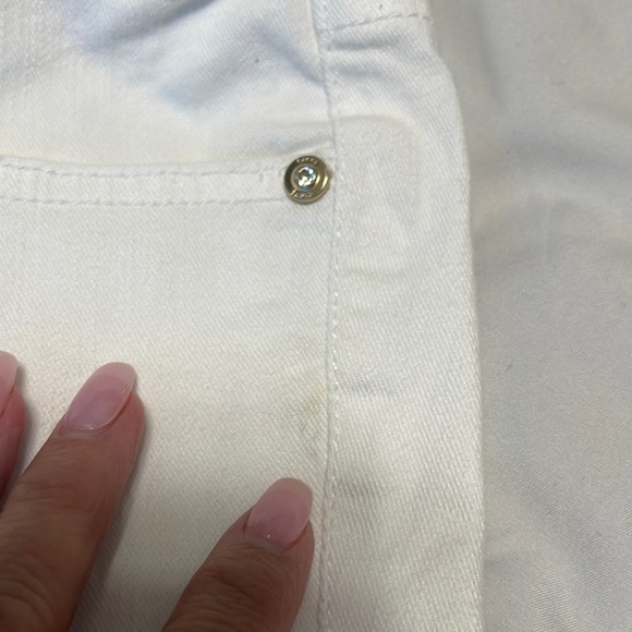 Cache Mid Rise White Jean Capris - Picture 13 of 13